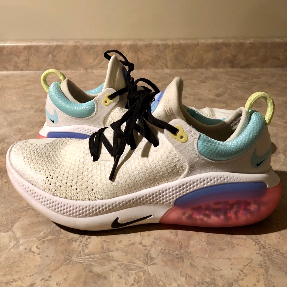 Women’s Nike Joyride Run Flyknit Size 7.5